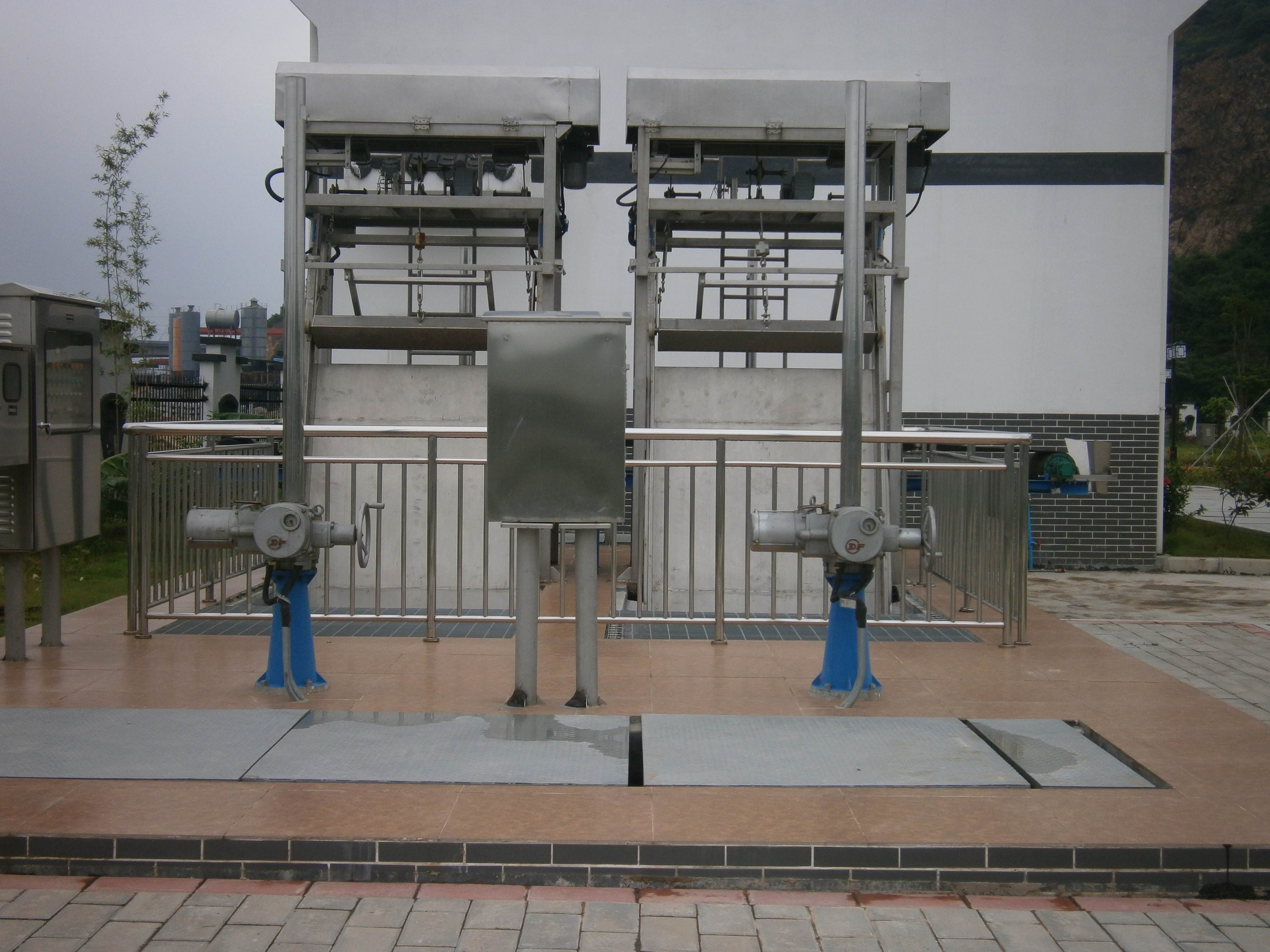 RGS三索钢丝绳牵引式机械格栅